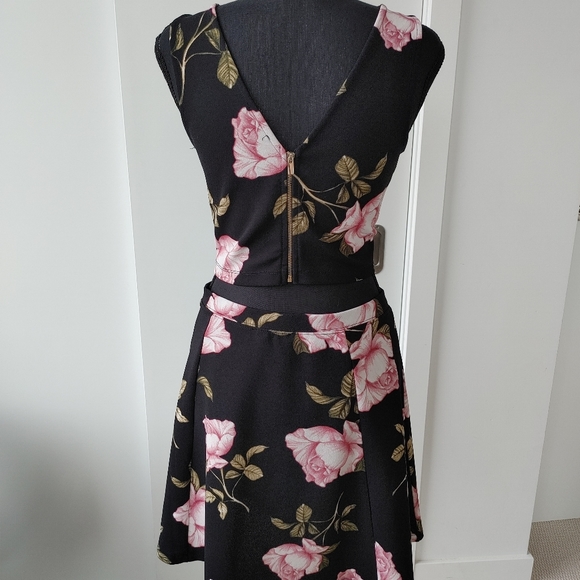 Floral skirt set with crop top - Picture 3 of 3